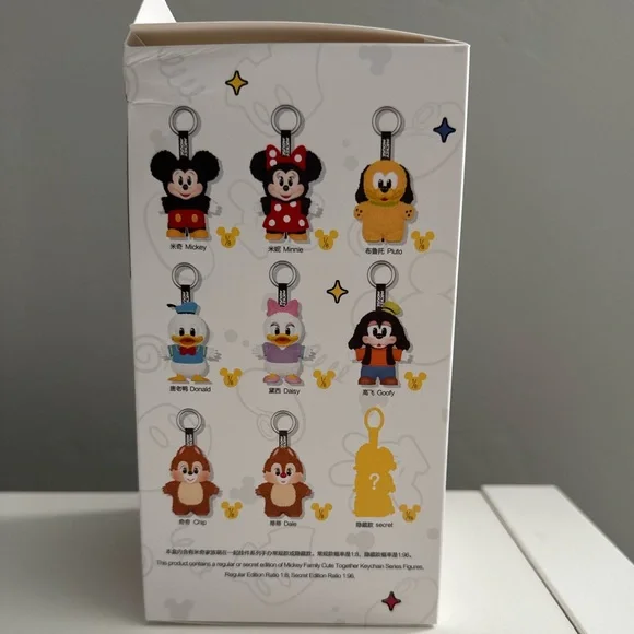 Pop Mart MICKEY FAMILY CUTE TOGETHER KEYCHAIN PLUSHIE - Minnie - Picture 5 of 5